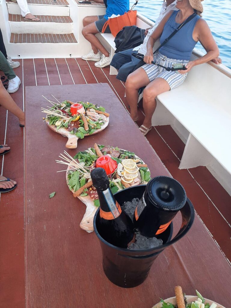 IMG-20240326-WA0028 Tour in barca con aperitivo al tramonto a Siracusa